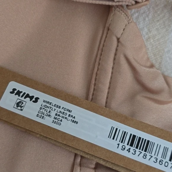 SKIMS Wireless Form Lightly Lined Bra Size:32DD Mica - Picture 6 of 8